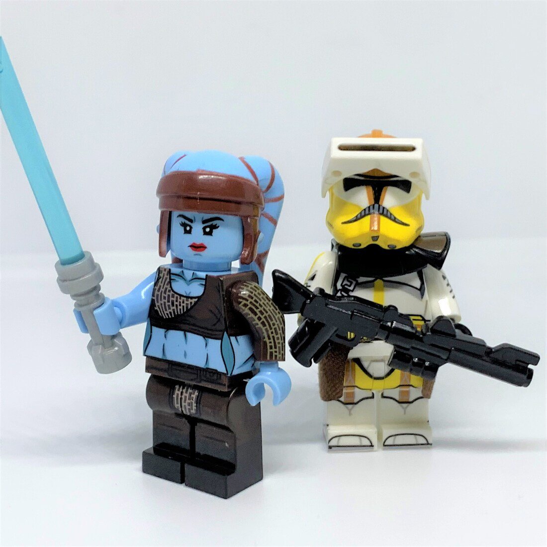 2pcs Star Wars Jedi Aayla Secura and Commander Bly Minifigures Accessories