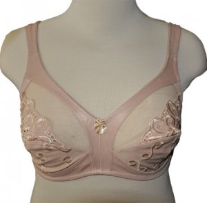PLUS SIZE UNPADDED NO WIRE FULL COVERAGE LACE BRA D/DD