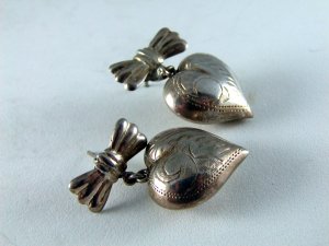 VINTAGE STERLING SILVER DANGLEY PIERCED PUFFY HEART EARRINGS