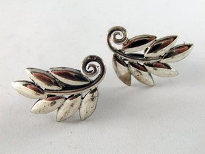 VINTAGE STERLING SILVER SCREW BACK EARRINGS