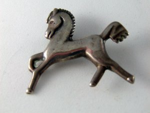 VINTAGE MEXICAN STERLING SILVER PRANCING HORSE BROOCH