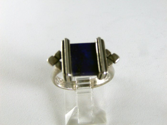 VINTAGE STERLING SILVER AND LAPIS RING SIZE 7