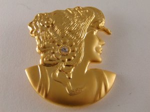 ART NOUVEAU STYLE GOLD VERMEIL LADY BROOCH