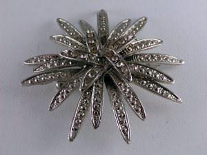 VINTAGE RHINESTONE BROOCH