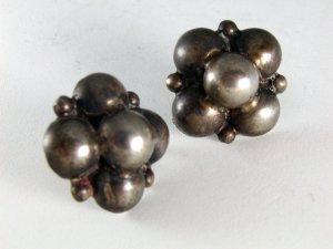 VINTAGE MEXICAN MEXICO STERLING SILVER SCREW BACK EARRINGS
