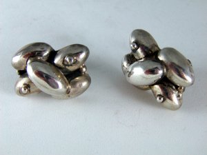 VINTAGE MEXICAN MEXICO SIGNED STERLING SILVER SCREW BACK EARRINGS