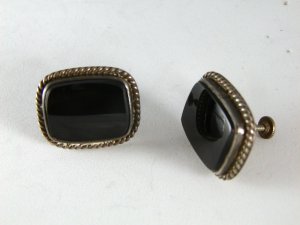 VINTAGE NATIVE AMERICAN STERLING SILVER BLACK ONYX SCREW BACK EARRINGS