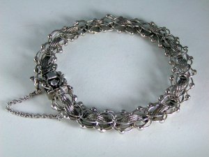 VINTAGE AMERICAN STERLING SILVER CHARM BRACELET