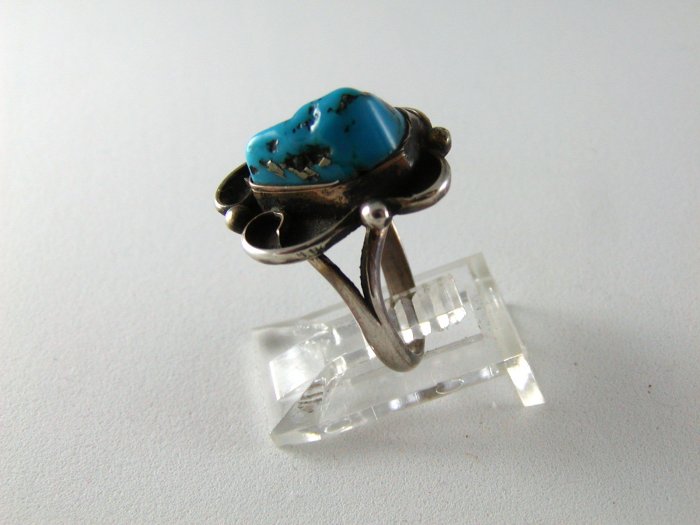VINTAGE NATIVE AMERICAN STERLING SILVER TURQUOISE RING SIZE 5 1/2