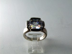 VINTAGE STERLING SILVER BLING BLING CZ RING SIZE 8