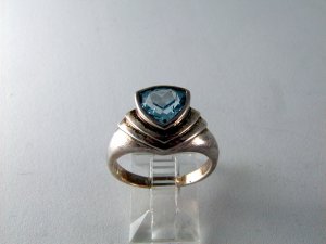 VINTAGE STYLE STERLING SILVER BLUE TOPAZ RING SIZE 8
