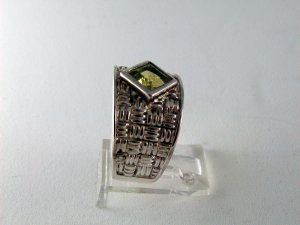 STERLING SILVER PERIDOT RING SIZE 7 3/4