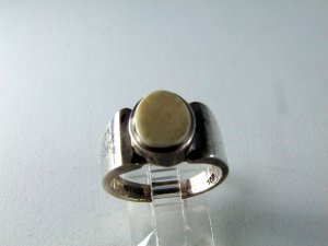 VINTAGE STERLING SILVER IVORY RING SIZE 7