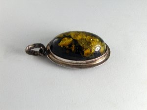 VINTAGE STERLING SILVER AMBER PENDANT