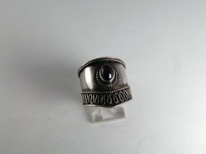 VINTAGE GOTHIC RENAISSANCE STYLE STERLING SILVER CABACHON GARNET RING SIZE 8