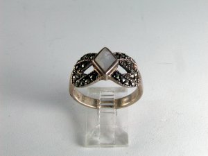 VINTAGE STYLE STERLING SILVER MOTHER PEARL MARCASITES RING SIZE 10