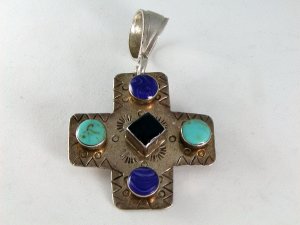 VINTAGE MEXICAN MEXICO STERLING SILVER ONYX CROSS