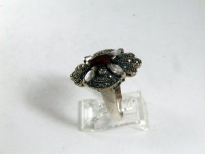 VINTAGE STERLING SILVER GARNET CZs MARCASITES RING SIZE 8 1/2