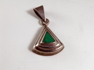 VINTAGE MEXICAN STERLING SILVER MALACHITE PENDANT
