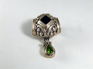 GOTHIC RENAISSANCE VINTAGE STYLE STERLING SILVER BLACK ONYX PERIDOT DANGLEY PENDANT