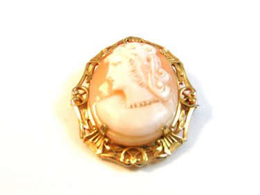 Vintage Gold Tone Shell Cameo Brooch / Pendant