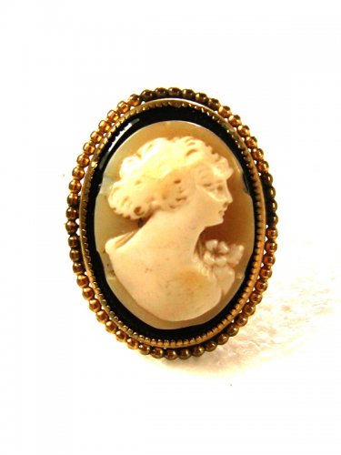Vintage Hand Carved Cameo Brooch Unbranded 630915