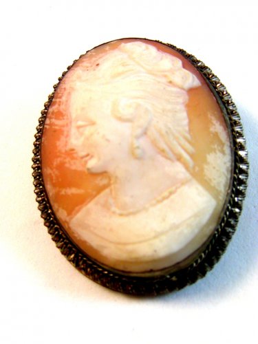 Vintage Silver Tone Shell Cameo Brooch / Pendant