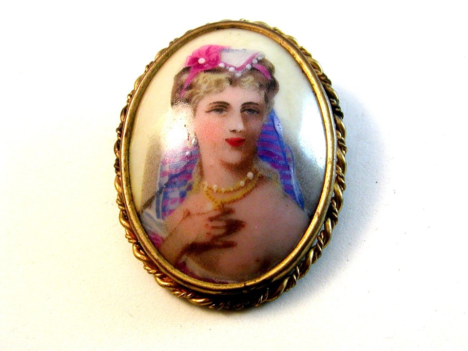 Vintage Hand Painted Portrait of a Lady Brooch Marked Limoge France
