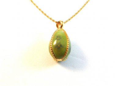 Joan Rivers LIght Green Jadite Pendant / Chain