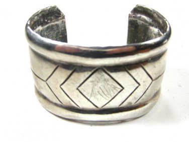 Vintage Sterling Silver Southwest Cuff Bracelet by NOAKES 10415