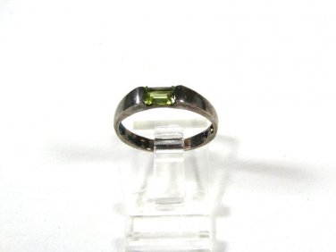 Sterling Silver Green Ring SZ 8 Unbranded 81815