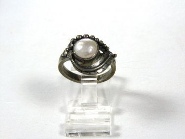 Sterling Silver & Mauve Pearl Ring Size 7 3/4 Unbranded. 81715