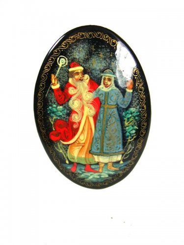 Russian Santa Claus & Mrs. Black Lacquered Wood Brooch Unbranded 91115