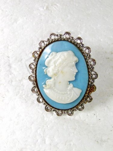 Vintage Silvertone Blue White Plastic Cameo Brooch Unbranded 32616