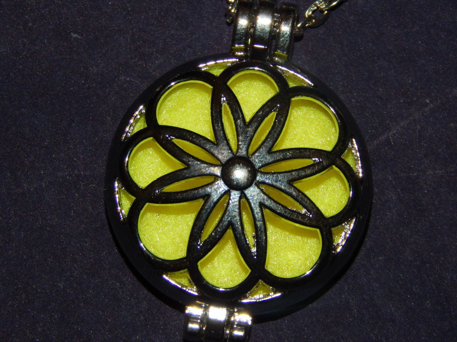 AROMATHERAPY LOCKET ~ Mandala Flower Design ~ Change Colors & Scents
