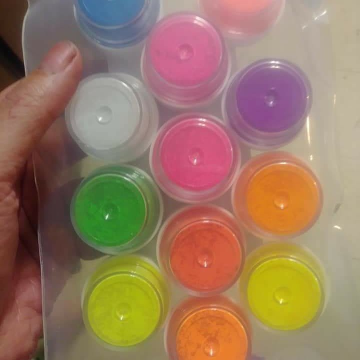 Neon glow pigment set