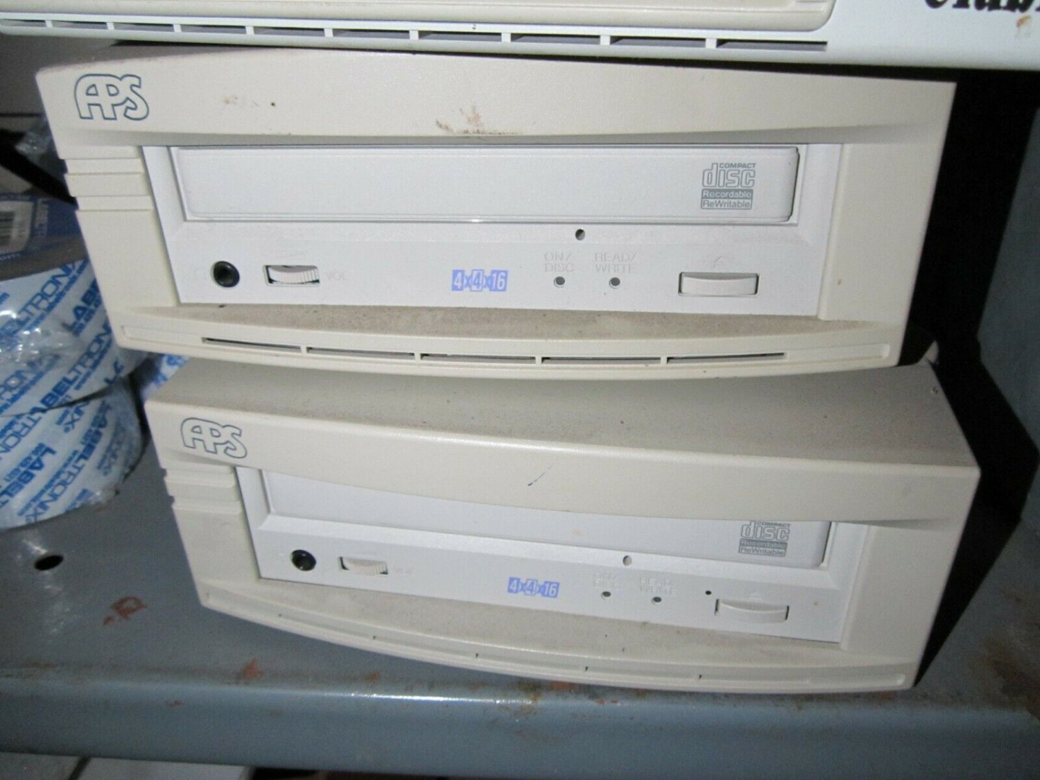 SCSI External Case CD Harddrive or CD-RW Drive w/ a drive 4 x 4 x 16 Yamaha