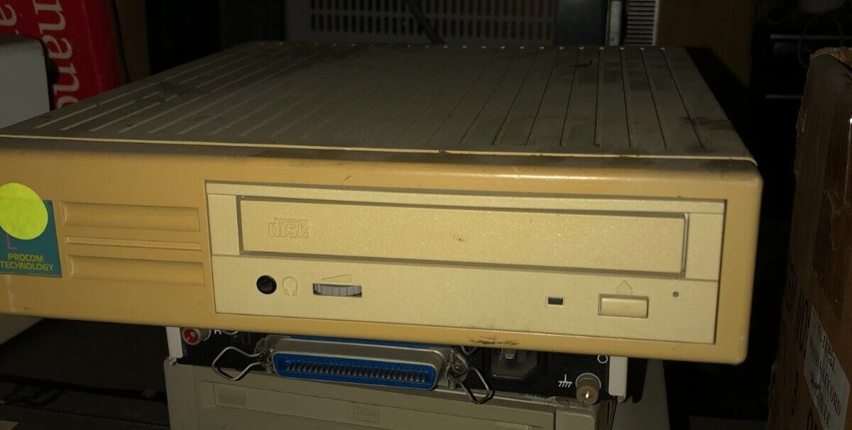 Procom external SCSI CD Drive - CD-R 4X write Toshiba Drive