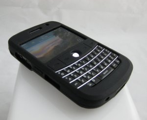 PREMIUM "Tire Tread" Design Soft Rubber Skin Case for BlackBerry Bold 9000
