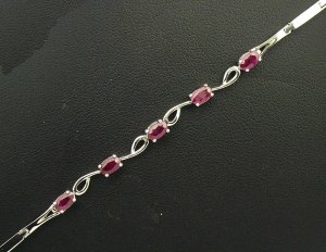 18K White Gold 1.76cts Ruby Bracelet