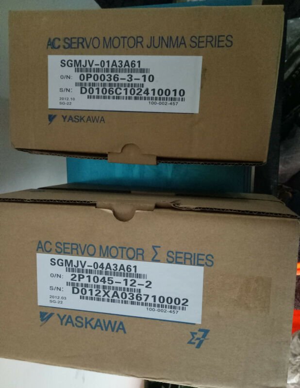 YASKAWA SERVO MOTOR SGMJV-01A3A61 new  
