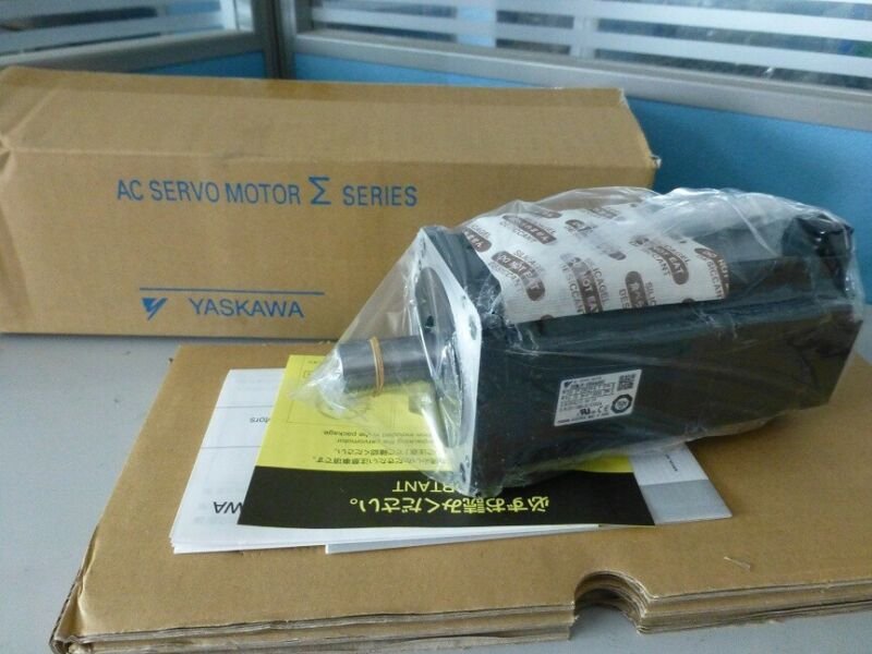 YASKAWA SERVO MOTOR SGMAV-04A3A6C new  