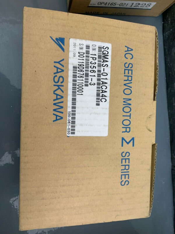 YASKAWA SERVO MOTOR SGMAS-01ACA4C SGMAS01ACA4C new  