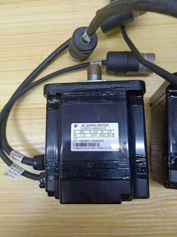 YASKAWA SERVO MOTOR SGMPH-04AAE41D Refurbished  