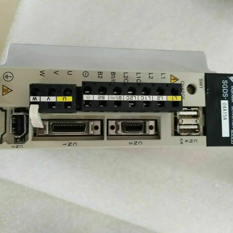 YASKAWA servo  driver SGDS-04A15A SGDS04A15A new  