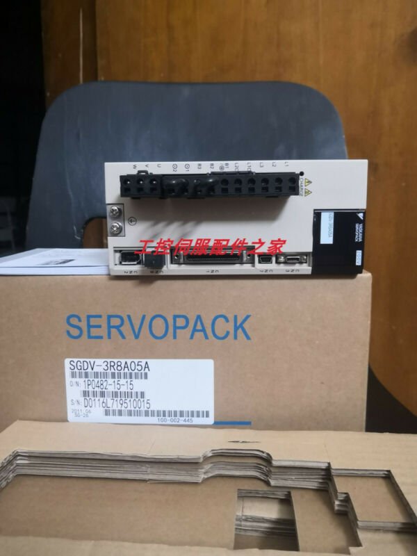 YASKAWA servo  driver SGDV-3R8A05A NEW  