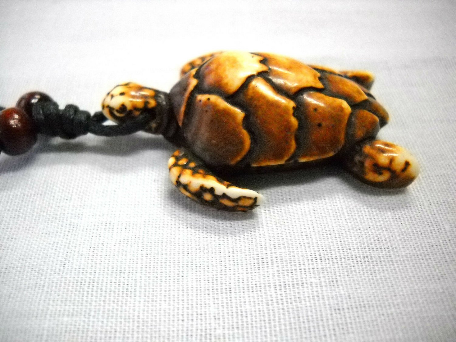 MEDIUM BROWN OCEAN LEATHERBACK SEA TURTLE DESIGN RESIN PENDANT ADJ NECKLACE