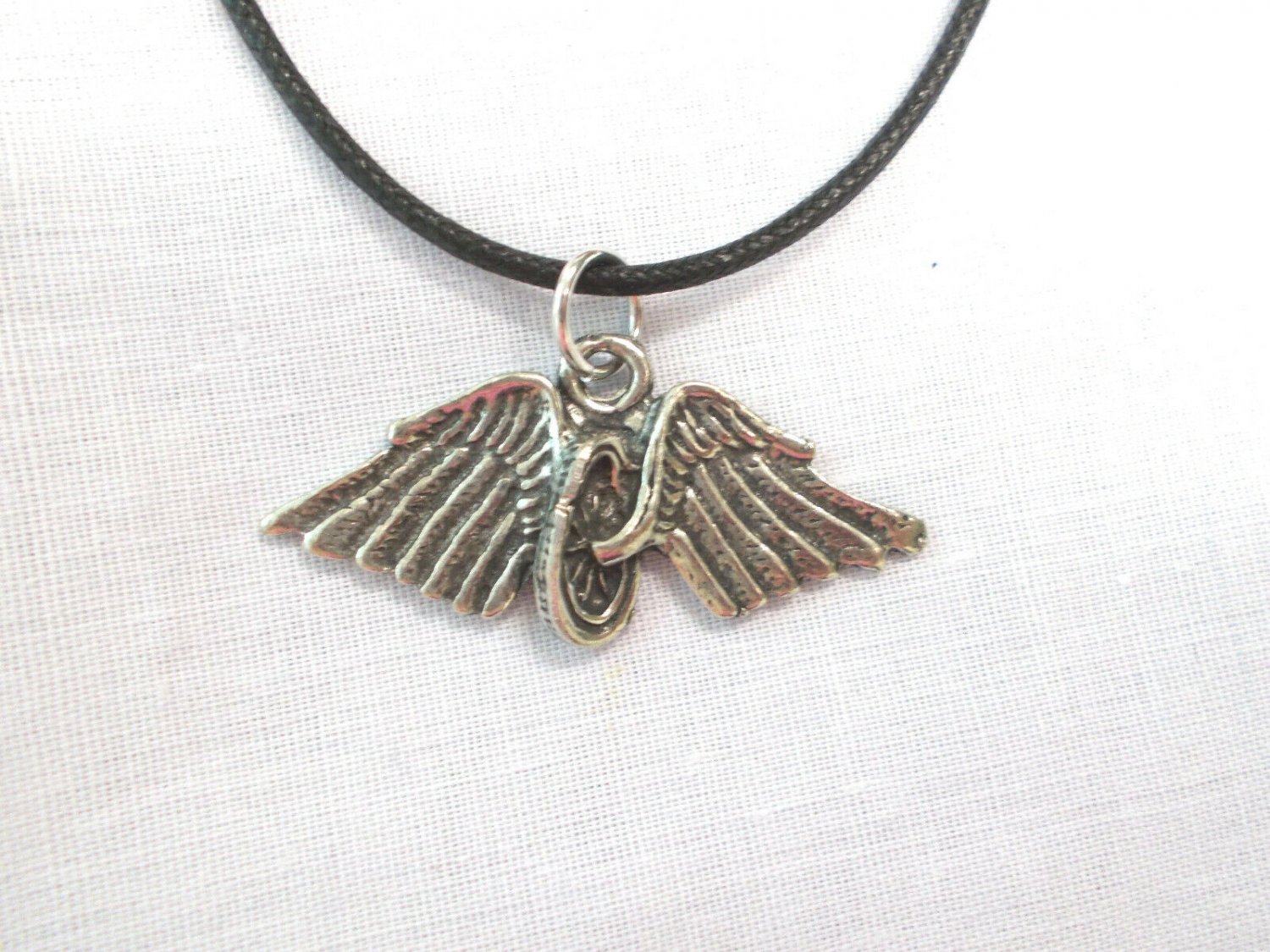 FALLEN BROTHER RIDER ANGEL WINGS / MOTORCYCLE WHEEL PEWTER PENDANT ADJ ...