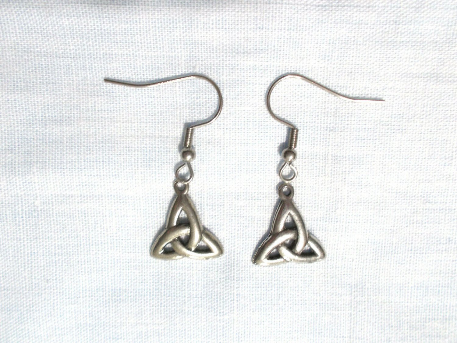 NEW HERITAGE CELTIC WOVEN INFINITY TRI KNOT PEWTER CHARM DANGLING PAIR ...