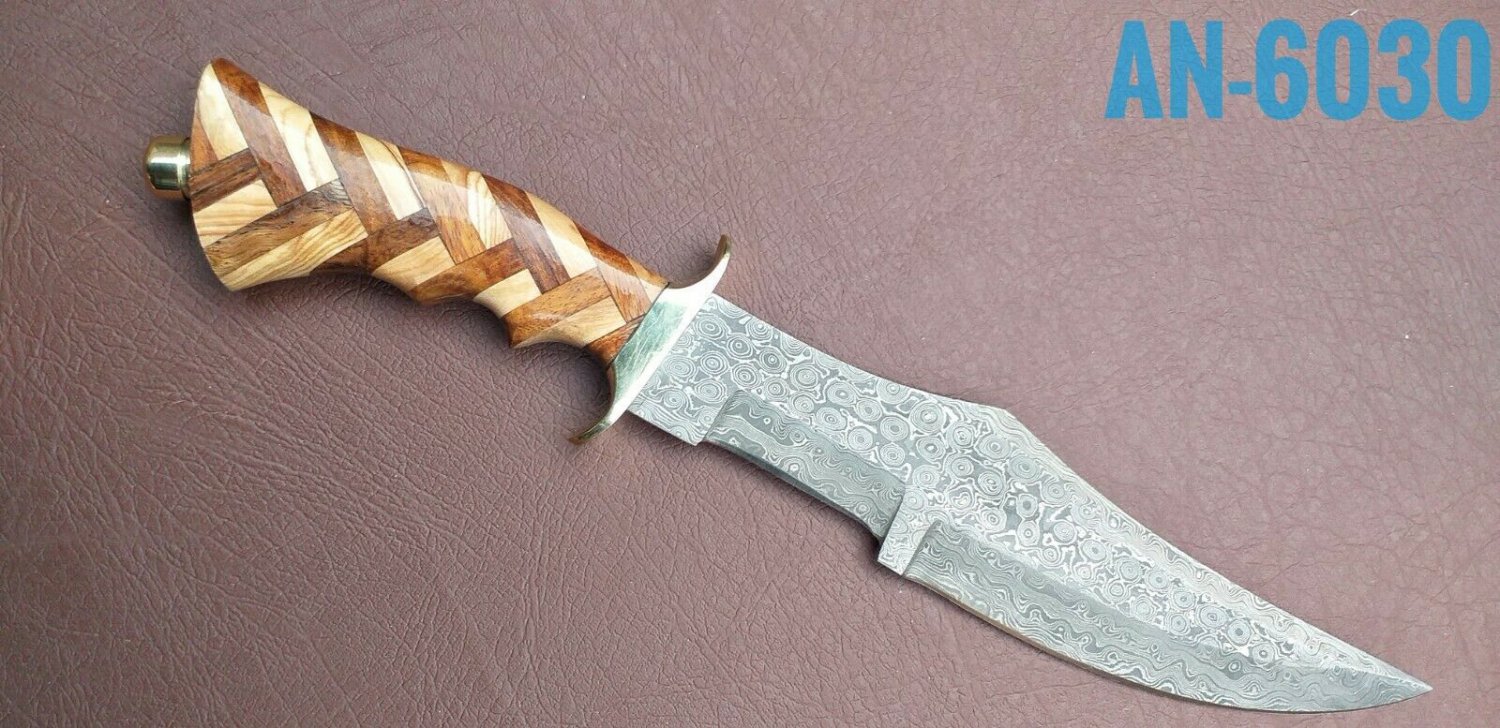 AN Handmade Damascus Steel Tracker Knife With Rose Wood And Olive Wood Handle